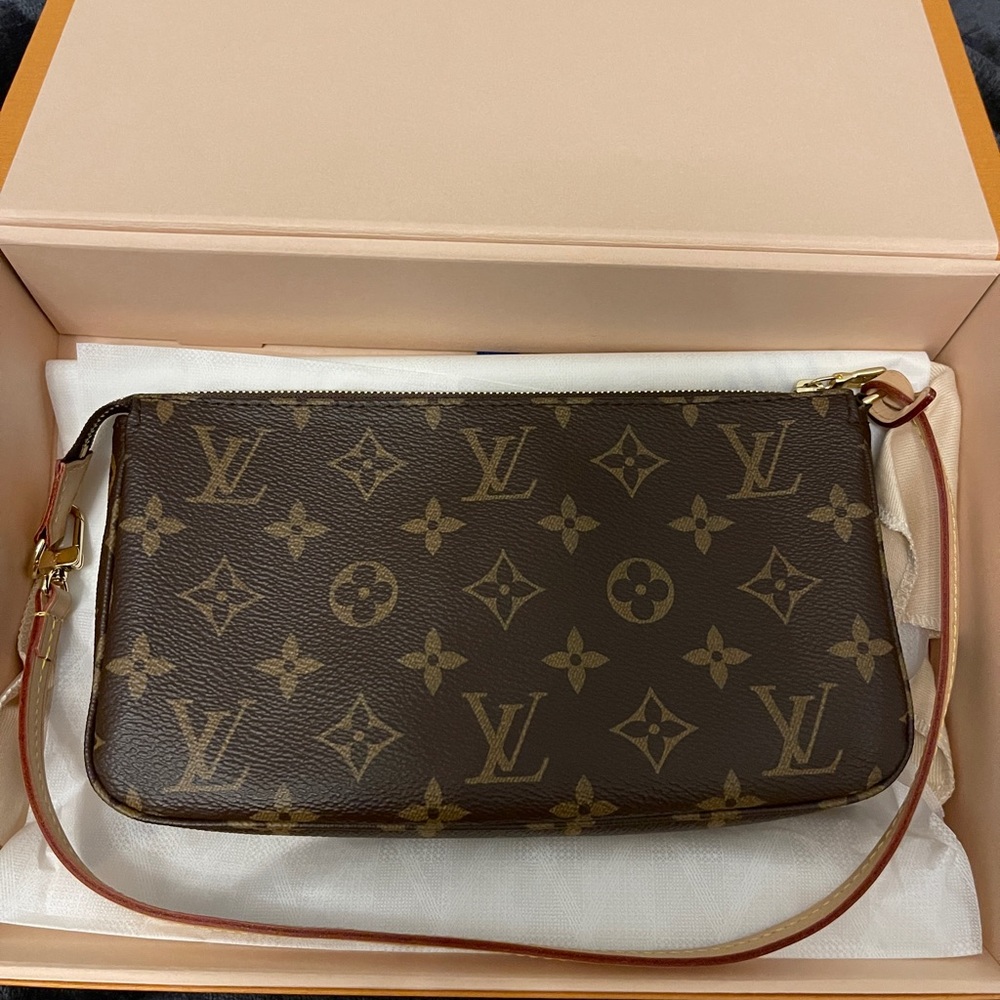 Louis vuitton monogram pochette